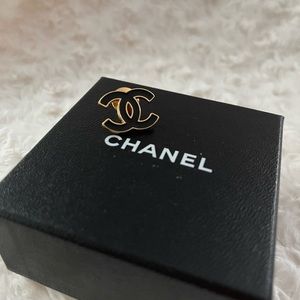 Auth CHANEL - Gold black emblem  Brooch 02A